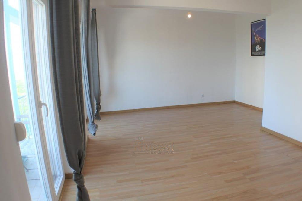 Apartamento T2 no 4º andar com vista frontal de rio, prédio com elevador — foto 5