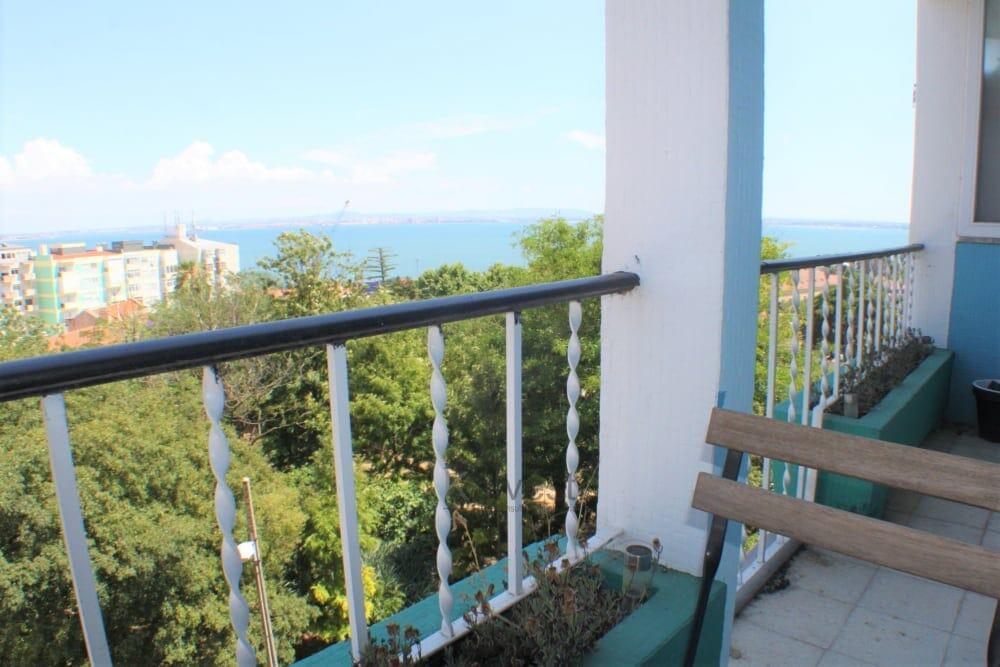 Apartamento T2 no 4º andar com vista frontal de rio, prédio com elevador — foto 4