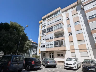 Apartamento T2 com Elevador para Recuperar