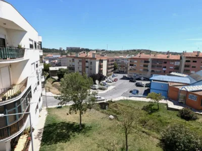 Apartamento para Arrendar, T2 com Parqueamento e Elevador em Vialonga