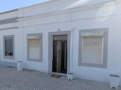 Moradia T2 com terraço para recuperar, Amora, Seixal – Frente Ribeirinha