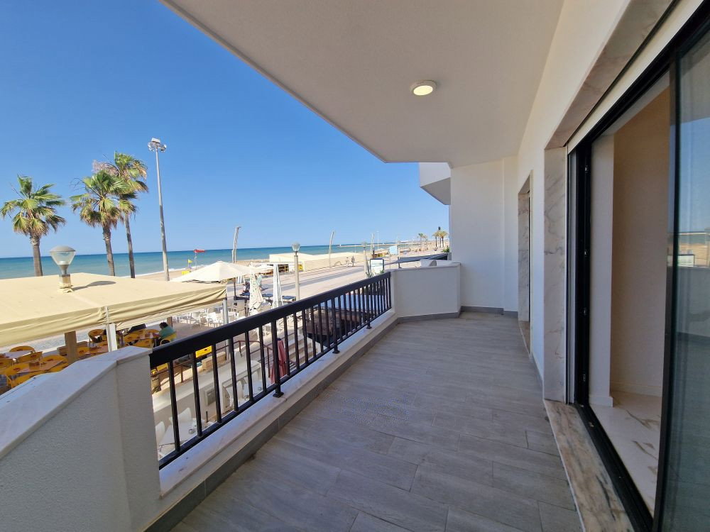 Apartamento T3 Primeira Linha da Praia, Garagem e Vista Mar - Quarteira