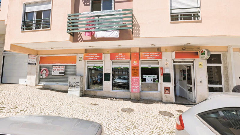 Loja para Comércio ou Serviços com extração de fumos
