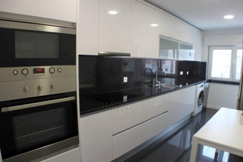 Apartamento T2 Recuperado no Centro de Mem Martins