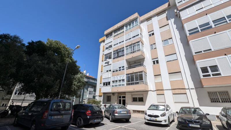 Apartamento T2 com Elevador para Recuperar