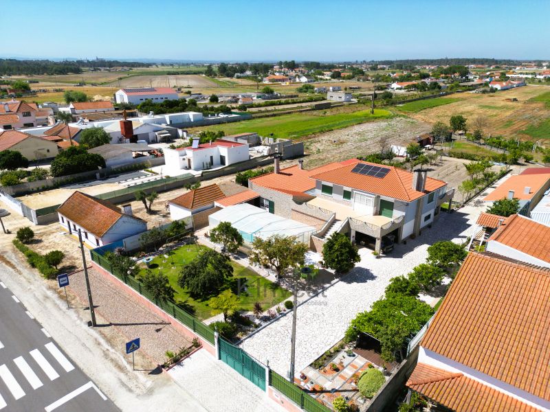 Quinta com Moradia T6, Casa T2, Piscina Aquecida - Salvaterra de Magos
