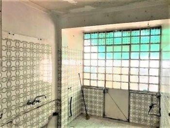 Apartamento T2 para remodelação total no centro de Algés
