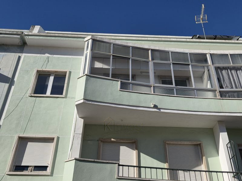 Apartamento T2 convertido em T3, Dafundo, Oeiras