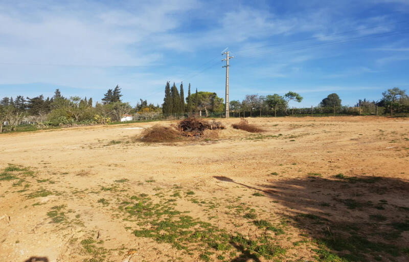 Lote de Terreno para Construção Espaço Comercial - Ferrel, Lagos