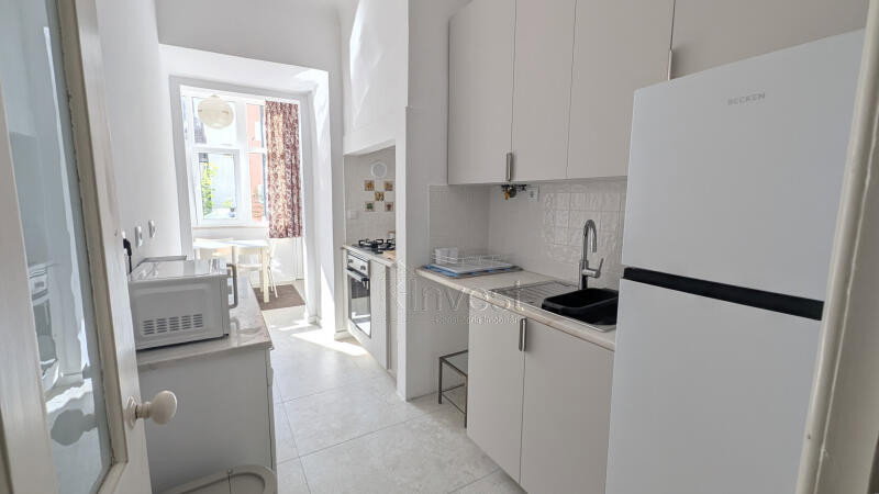 Apartamento T2 mobilado com terraço junto ao metro dos Anjos