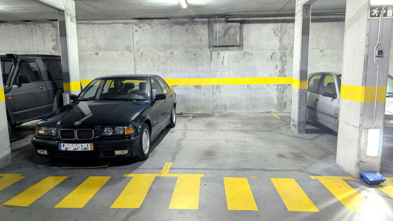 Lugar de estacionamento à venda em Santa Clara, Lisboa