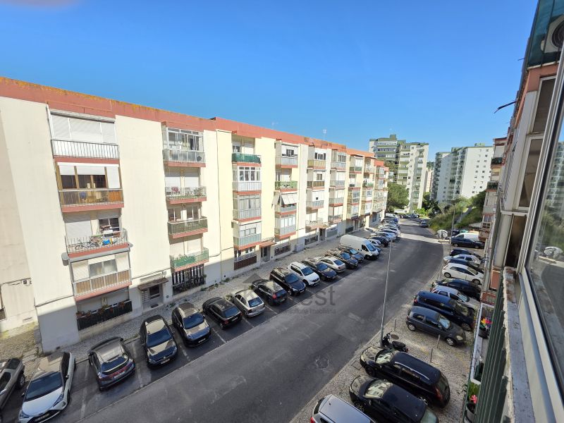 Apartamento T2 em Santo António dos Cavaleiros, Loures